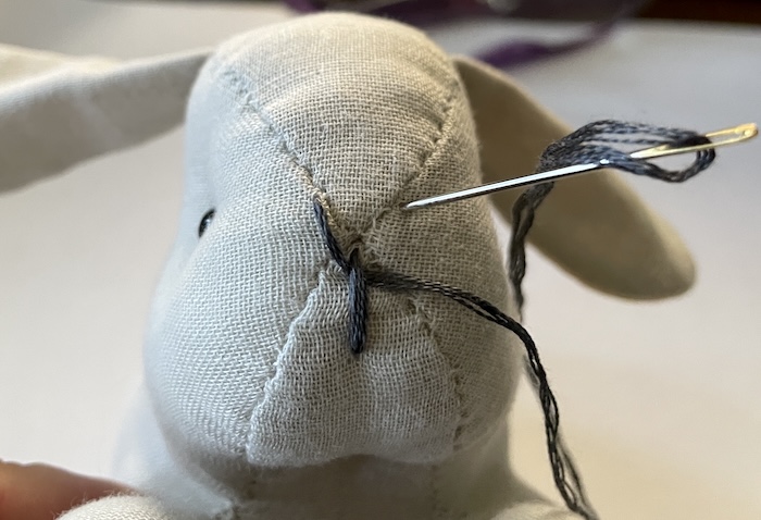 鼻と口の刺繍の仕方｜うさぎのぬいぐるみの作り方