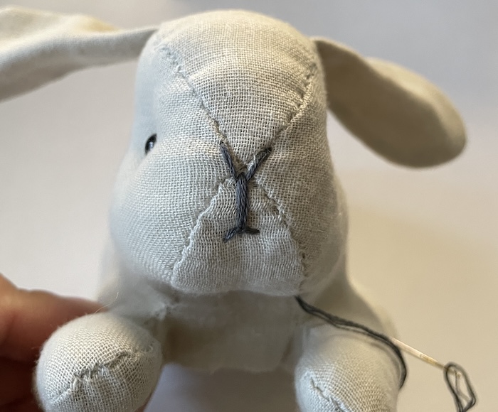 鼻と口の刺繍の仕方｜うさぎのぬいぐるみの作り方