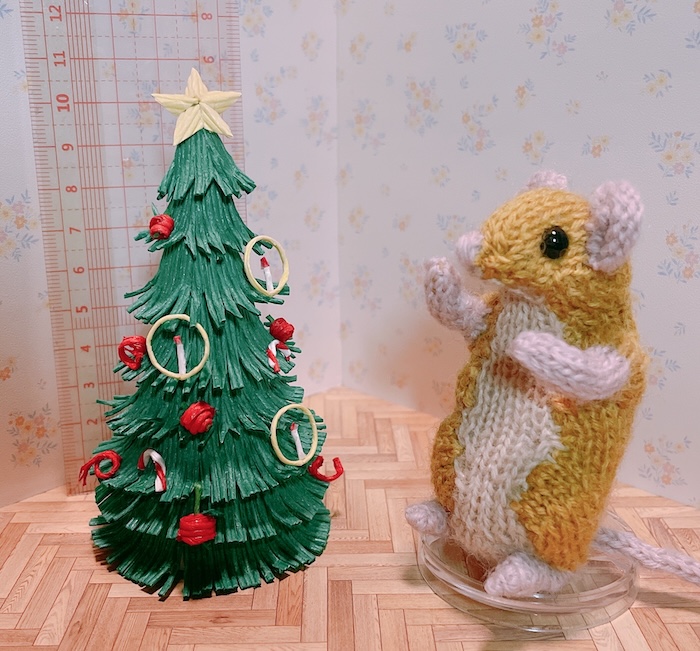 ミニチュアのクリスマスツリー　ミニぬいぐるみにピッタリ