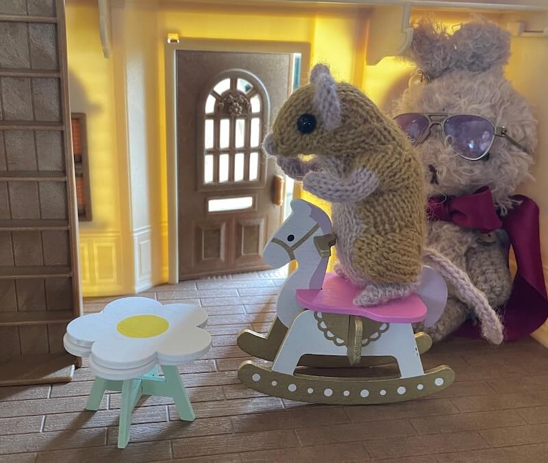 セリア　amifa　ミニチュアの木馬