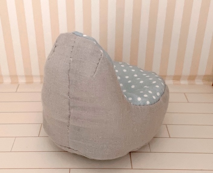 ミニチュア 背もたれ付きビーズ風クッション ぬい用