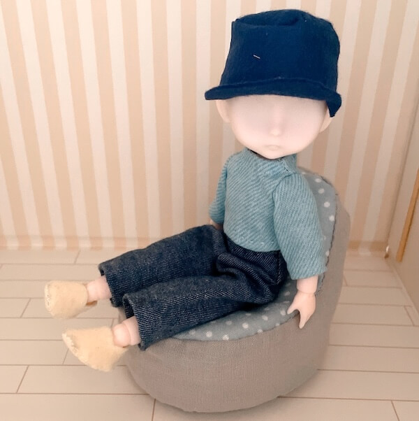 ミニチュア 背もたれ付きビーズ風クッション 完成 セリアドールと比較