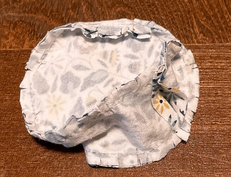 ぬい用クッション 縫い代に切り目を入れる