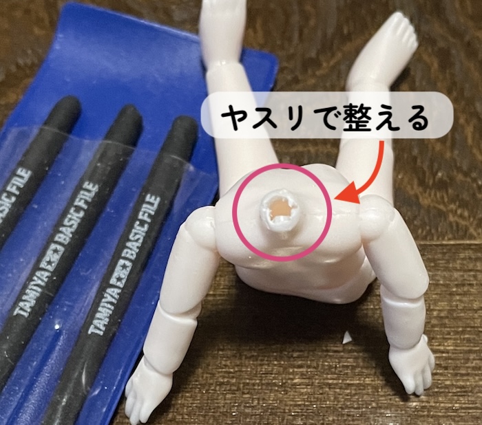 ダイソードールボディにセリアのドールヘッドをつける 切り口をやする