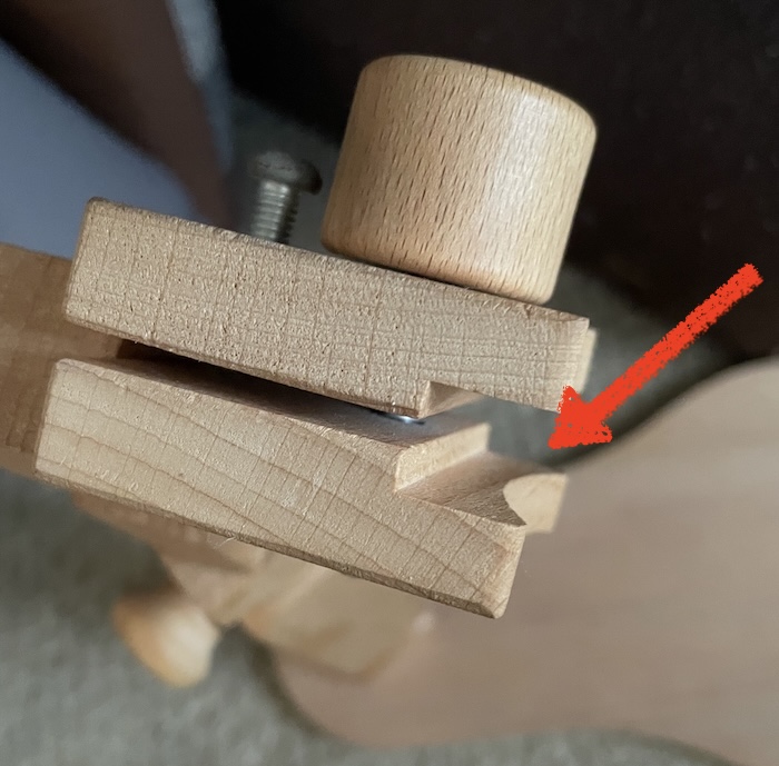 木製のシンプルな刺繍スタンド　挟む部分が平ら