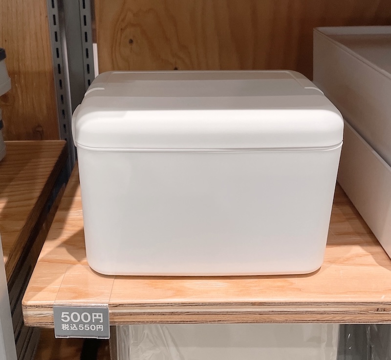 スタプロで見つけた白い収納箱