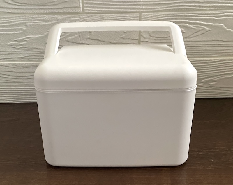スタプロで見つけた白い収納箱　持ち手あり