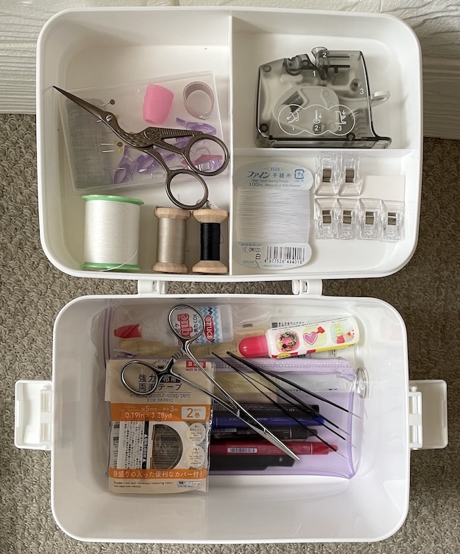 スタプロで見つけた白い収納箱　裁縫箱として裁縫道具を入れた