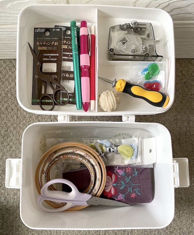 スタプロで見つけた白い収納箱　刺繍道具を収納してみた
