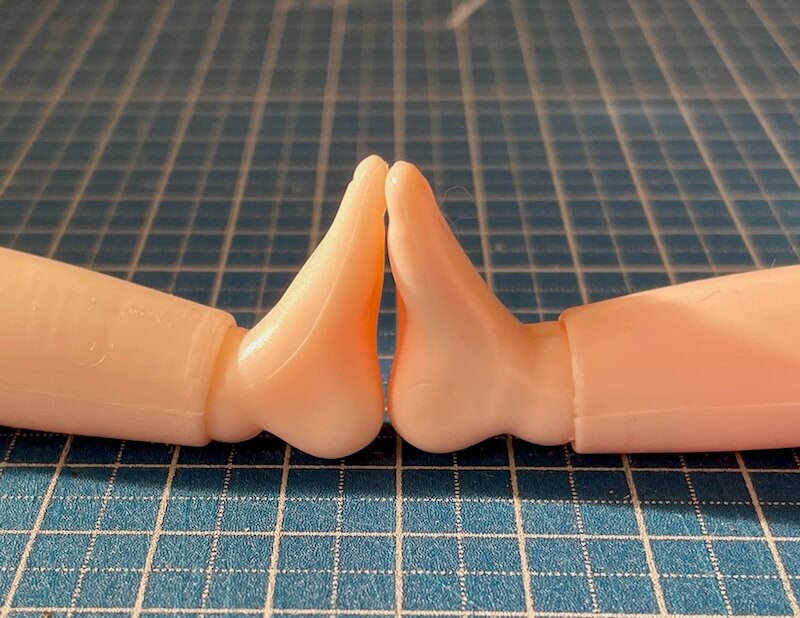 足の比較｜100均ドールボディ19センチ　ダイソー・セリアを比較
