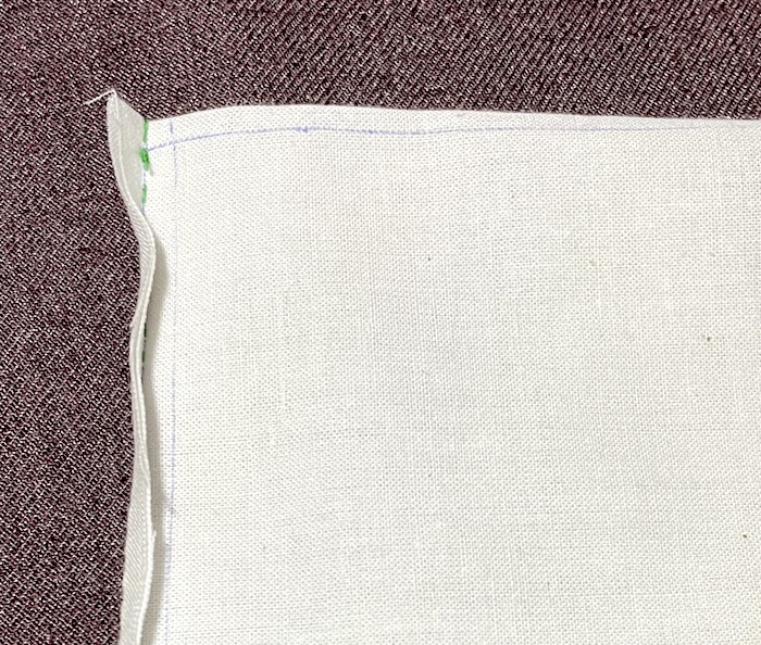 縫った線を折った布｜ぬいぐるみ用布団の作り方