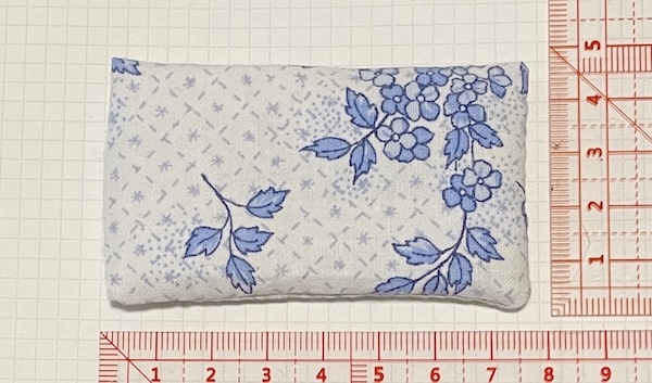 ぬいぐるみ用のシンプルな枕