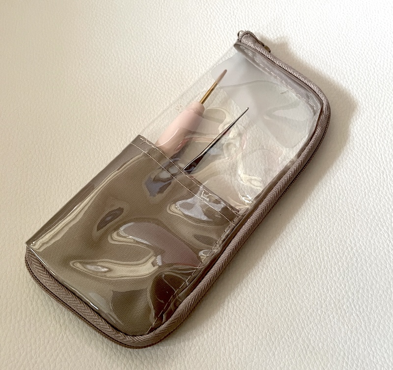 100均セリアのかぎ針用ポーチ