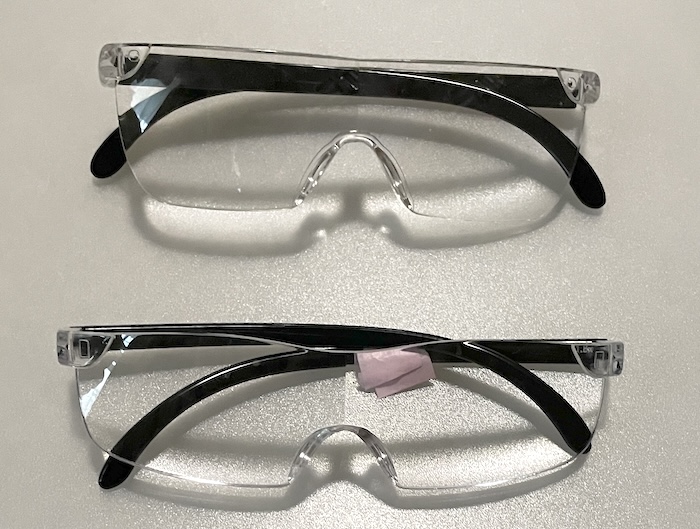ダイソーとセリアのメガネ型ルーペを比較