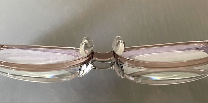 博士ルーペとハズキルーペを比較｜鼻当て