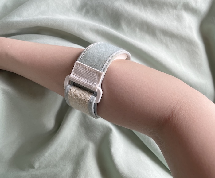 編み物で腕が痛いときに使っている肘サポーター