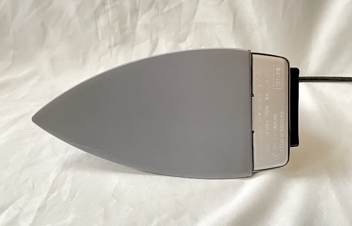 パナソニック ドライアイロン NI-A66の裏面